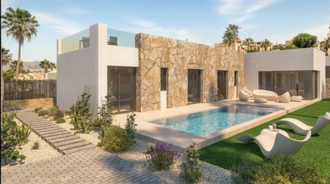Villas modernas con 3 dormitorios, 2 bantildeos, piscina privada y solaacuterium en Algorfa, Costa Blanca. Este proyecto consta de