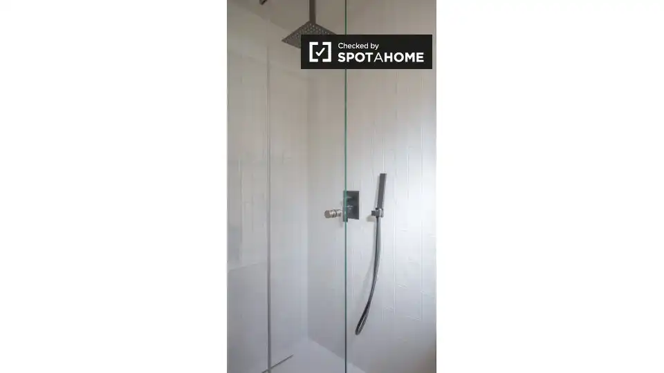 Baño de Piso de alquiler en Las Rozas de Madrid con Aire acondicionado, Calefacción y Amueblado