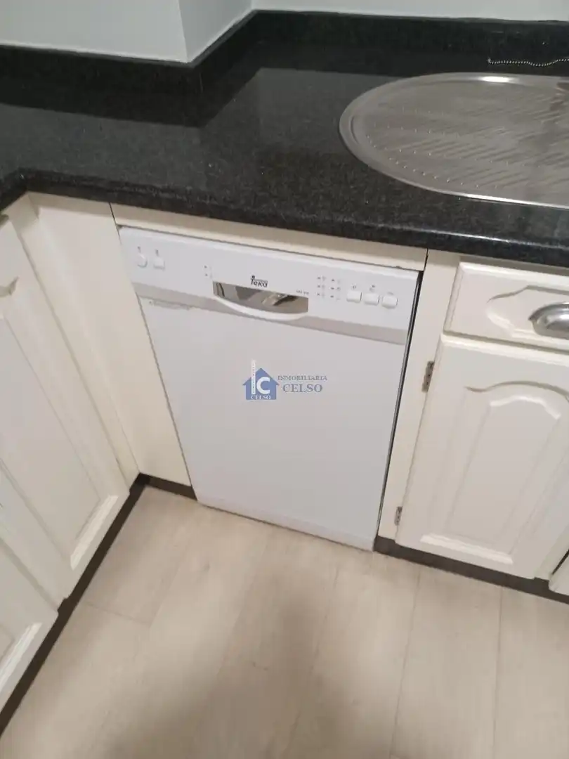 Cocina de Piso de alquiler en Ourense Capital  con Calefacción, Parquet y Trastero