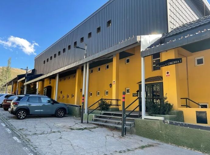 Vista exterior de Garatge en venda en Sierra Nevada