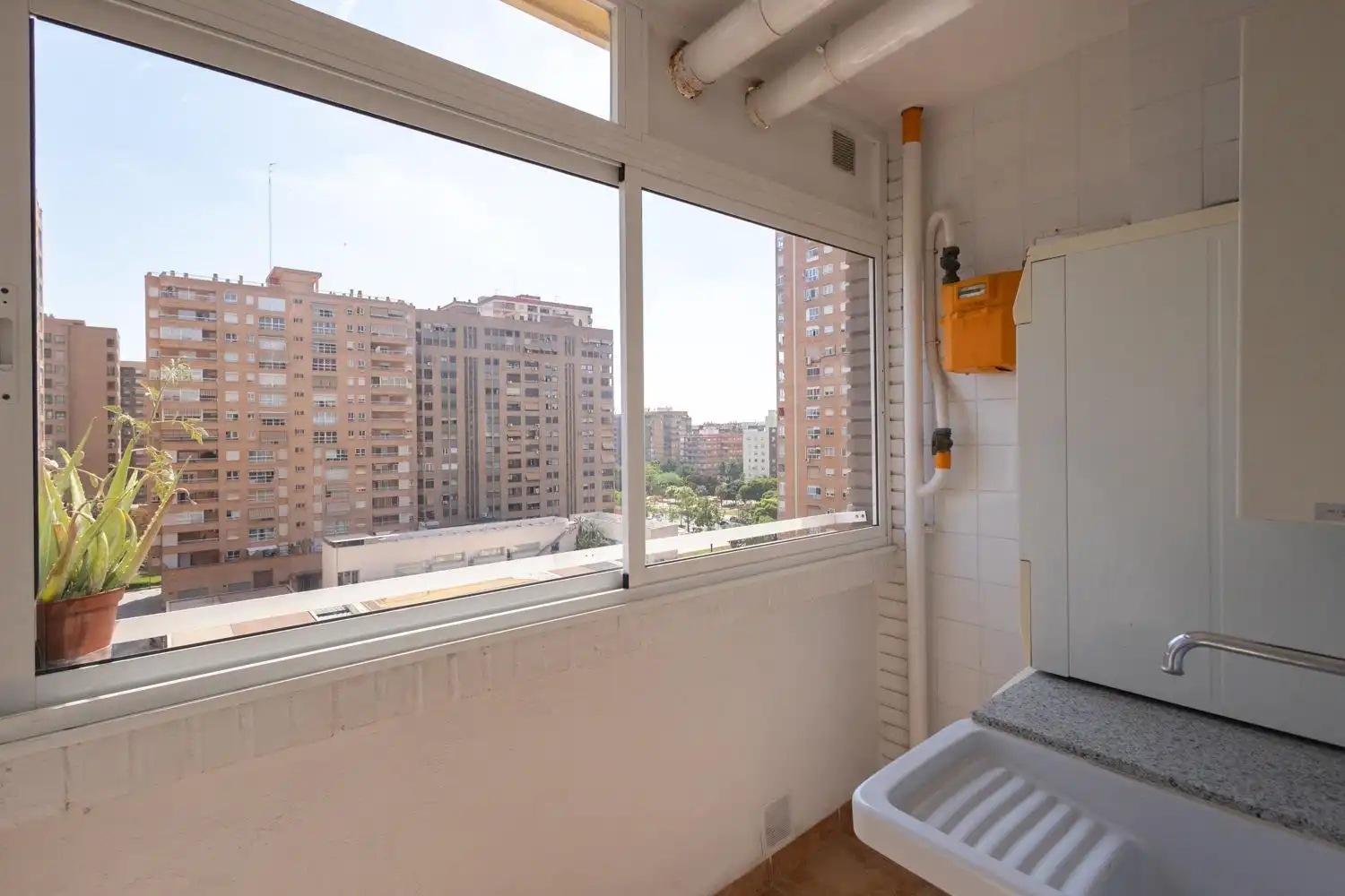 Dormitori de Pis per a compartir en Valencia amb Aire condicionat, Calefacció i Balcó