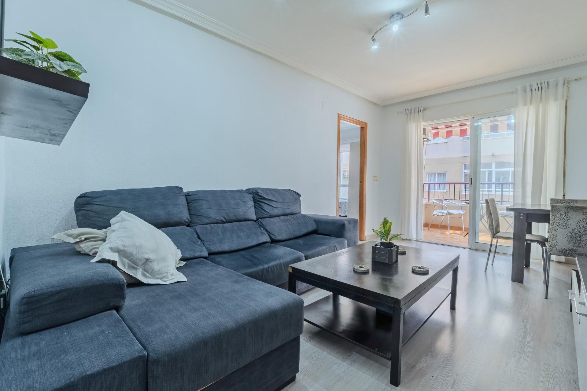 Sala d'estar de Pis en venda en Torrevieja amb Terrassa i Traster