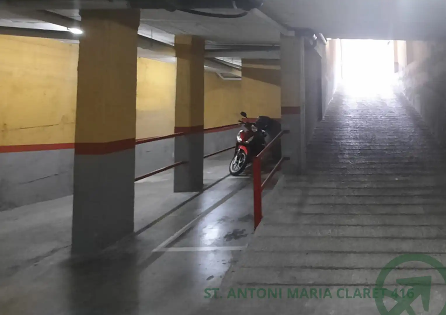 Motorbike for sale in Carrer de Sant Antoni Maria Claret 416, imagen 2