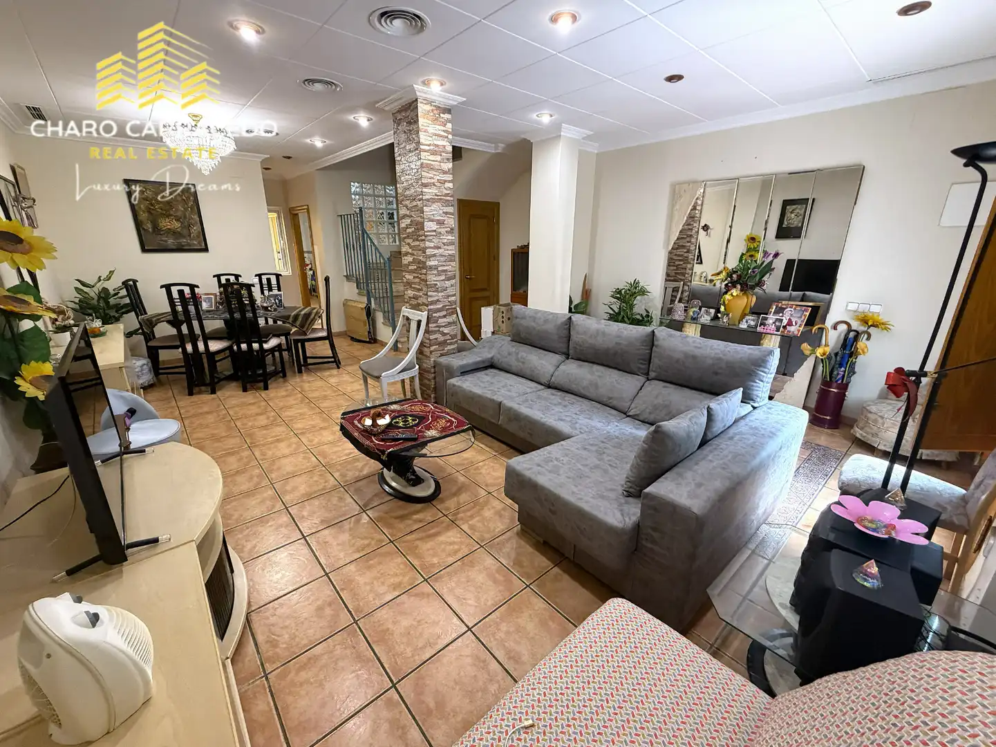 Sala d'estar de Casa adosada en venda en Albal amb Aire condicionat, Terrassa i Moblat