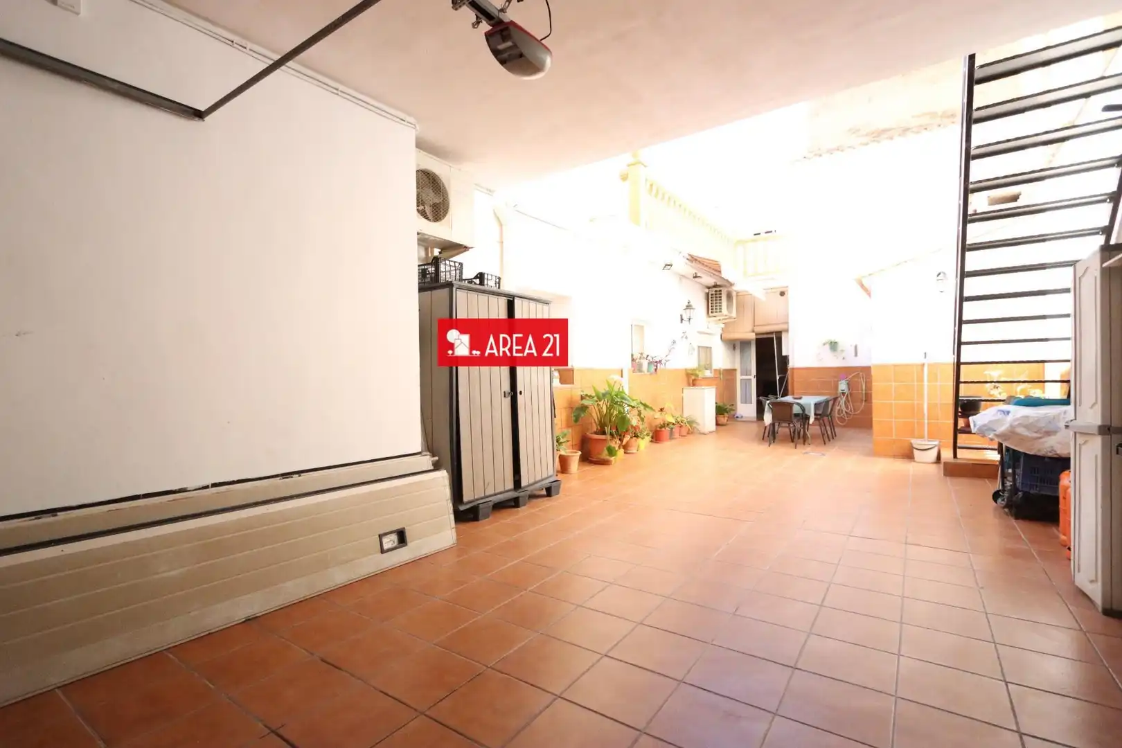 Vista exterior de Casa o chalet en venta en La Pobla de Vallbona con Aire acondicionado, Terraza y Trastero