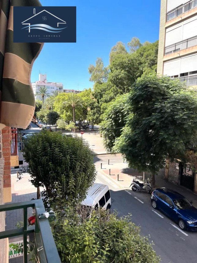 Vista exterior de Pis en venda en Alicante / Alacant amb Forn, Rentadora i Balcó