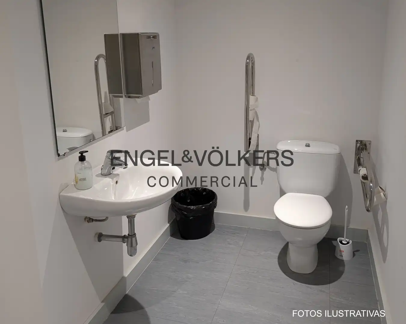 Bathroom of Office for rent in Barcelona  with Air Conditioner
