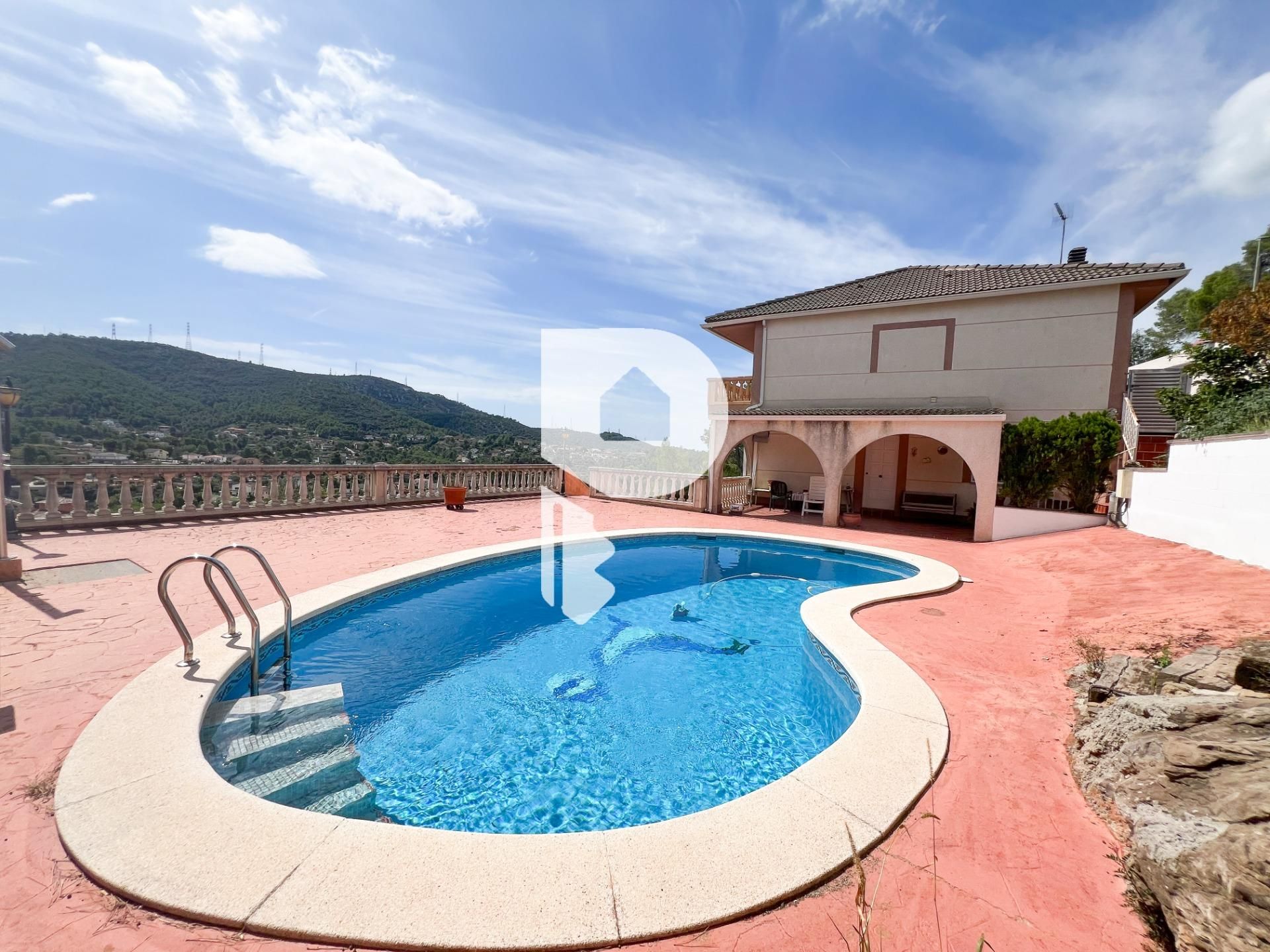 Piscina de Casa o chalet en venta en Vallirana con Aire acondicionado, Jardín privado y Terraza