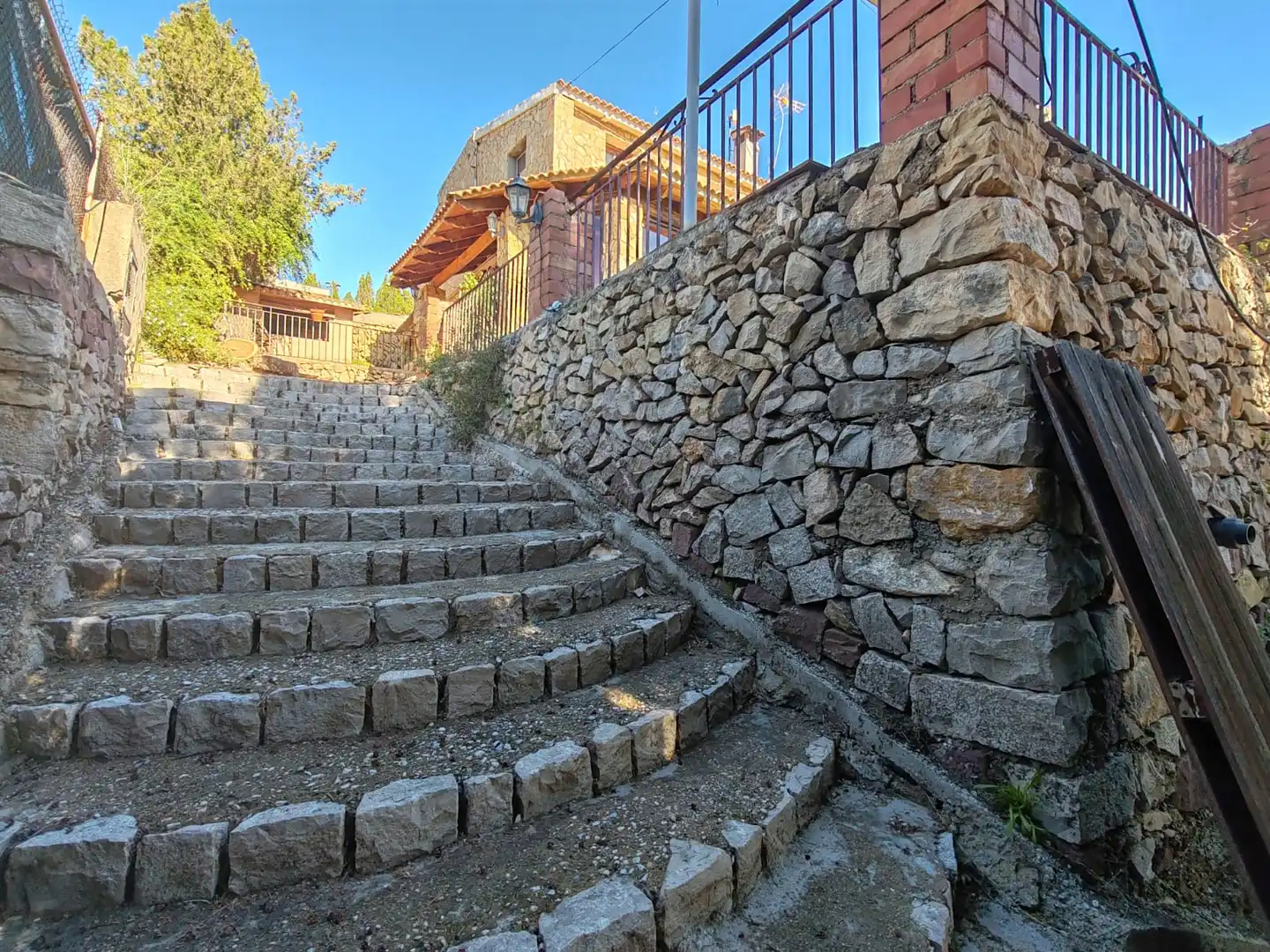 Vista exterior de Casa adosada en venta en Castellón de la Plana / Castelló de la Plana con Calefacción, Jardín privado y Terraza