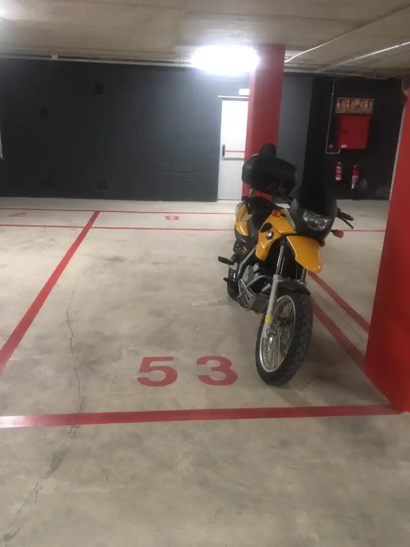 Moto con ascensore in affitto a Avinguda de la Llosa 8, imagen 2