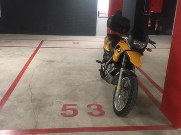 Moto con ascensore in affitto a Avinguda de la Llosa 8