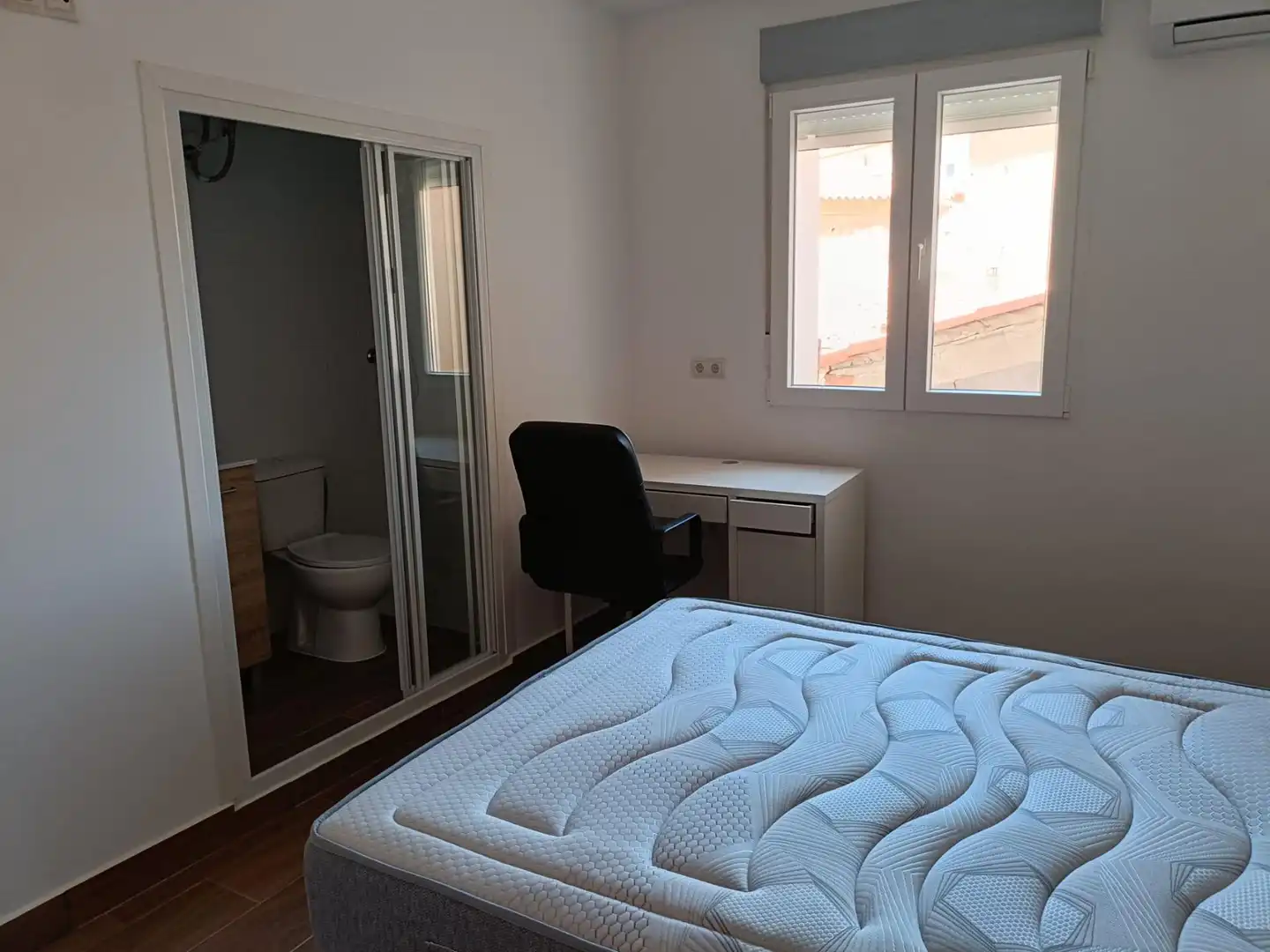 Bedroom of Flat for share in Teruel  with Air Conditioner, Heating and Furnished