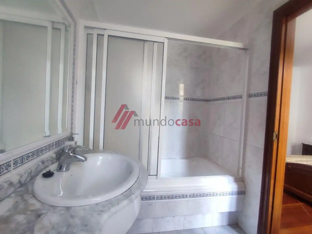 Badezimmer von Wohnung zur Miete in Ferrol mit Heizung, Parkett und Terrasse