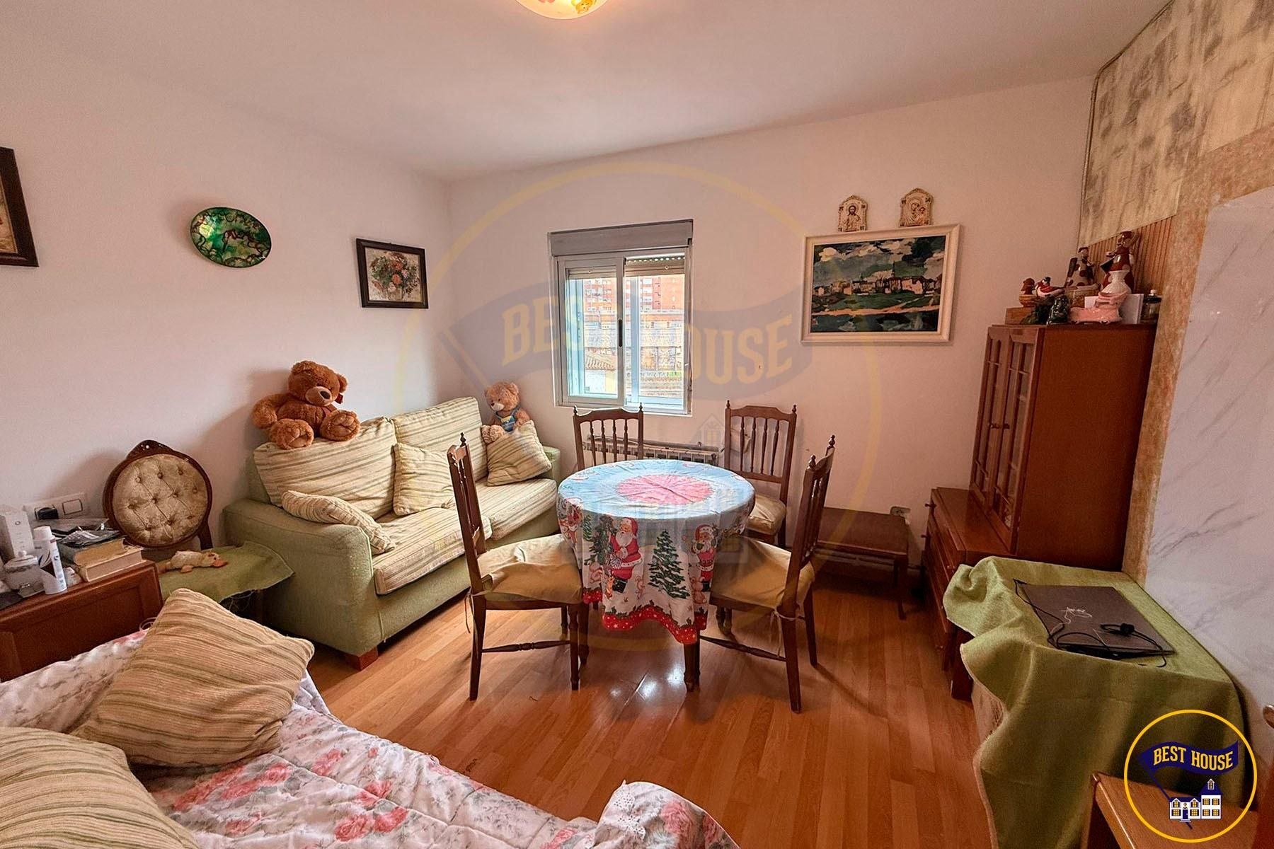 Sala d'estar de Pis en venda en Cuenca Capital amb Calefacció