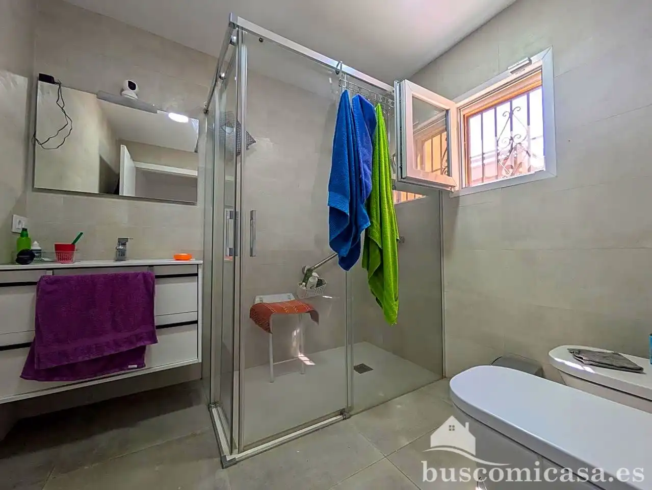 Bany de Casa o xalet en venda en Linares amb Aire condicionat, Jardí privat i Traster