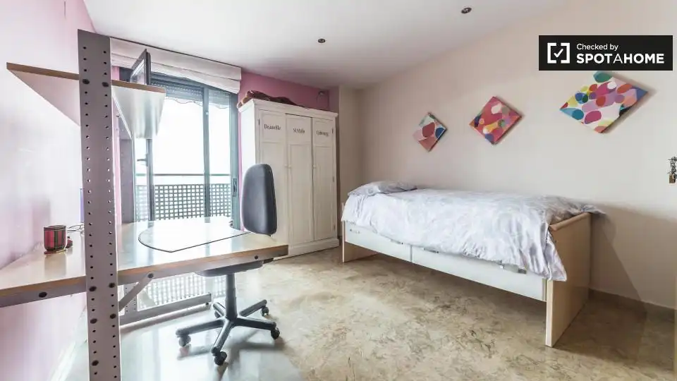 Habitación de Piso para compartir en Valencia con Aire acondicionado, Calefacción y Amueblado