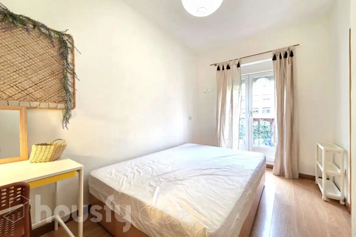 Schlafzimmer von Wohnung zur Miete in Arganzuela