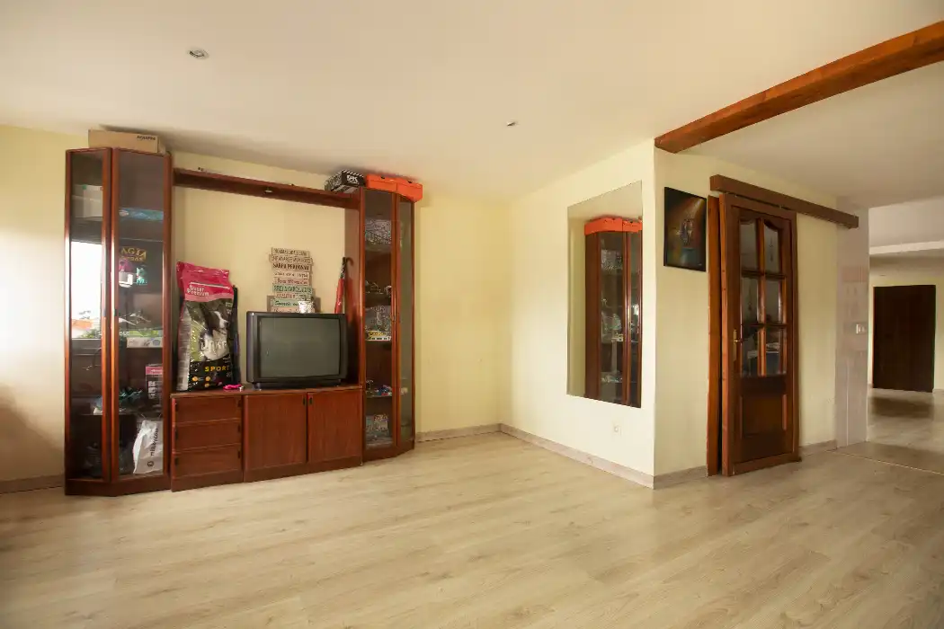 Sala d'estar de Casa adosada en venda en Santa Cruz de Bezana amb Moblat