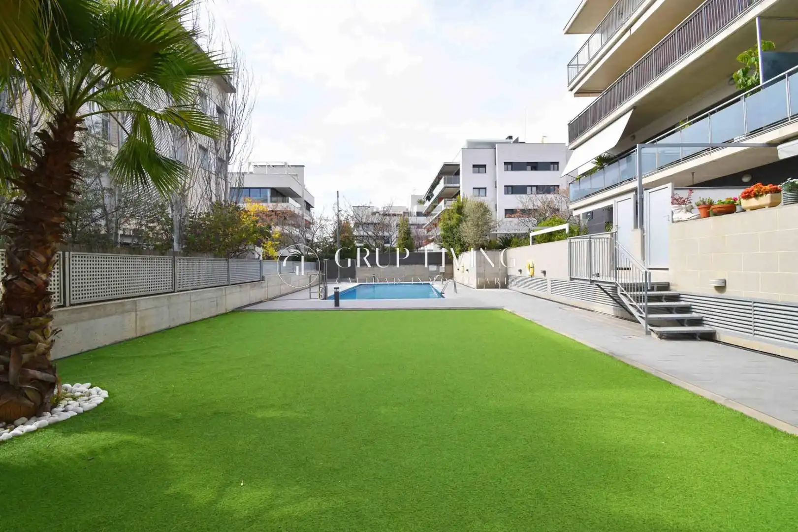 Piscina de Pis en venda en Sitges amb Aire condicionat, Calefacció i Jardí privat
