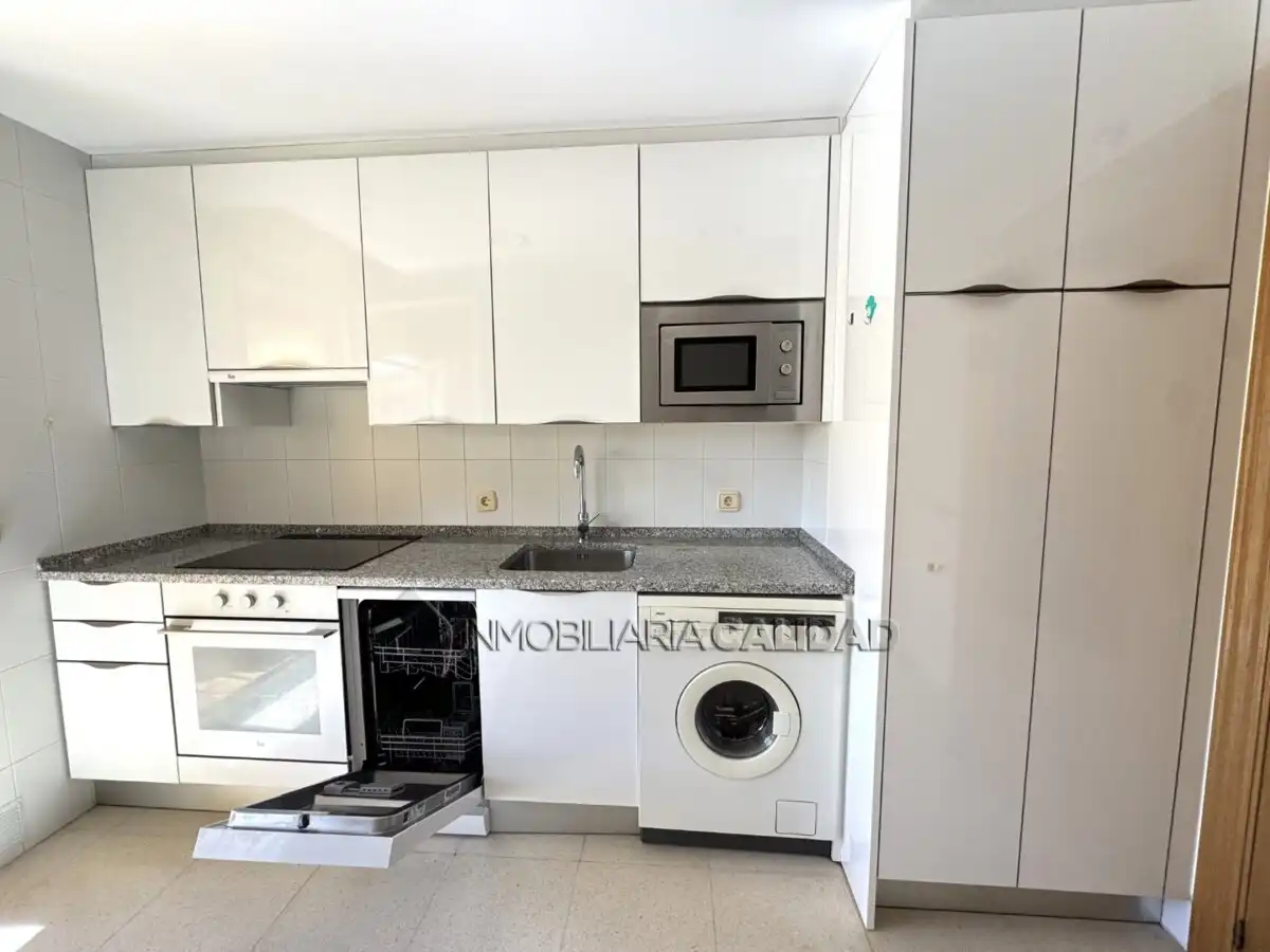 Cocina de Piso de alquiler en Burgos con Calefacción, Terraza y Amueblado