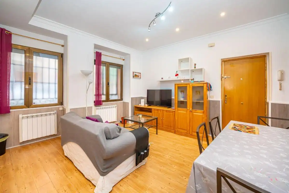Sala d'estar de Planta baixa en venda en Madrid amb Calefacció, Terrassa i Moblat