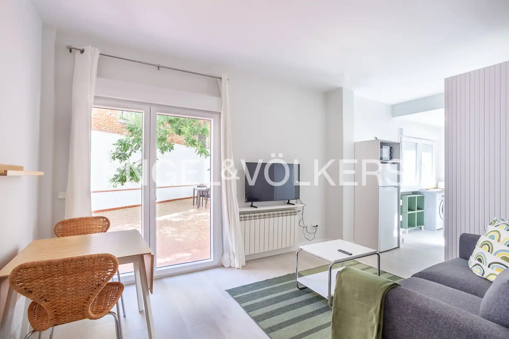 Exterior view of Flat for rent in  Madrid Capital  with Heating and Private garden