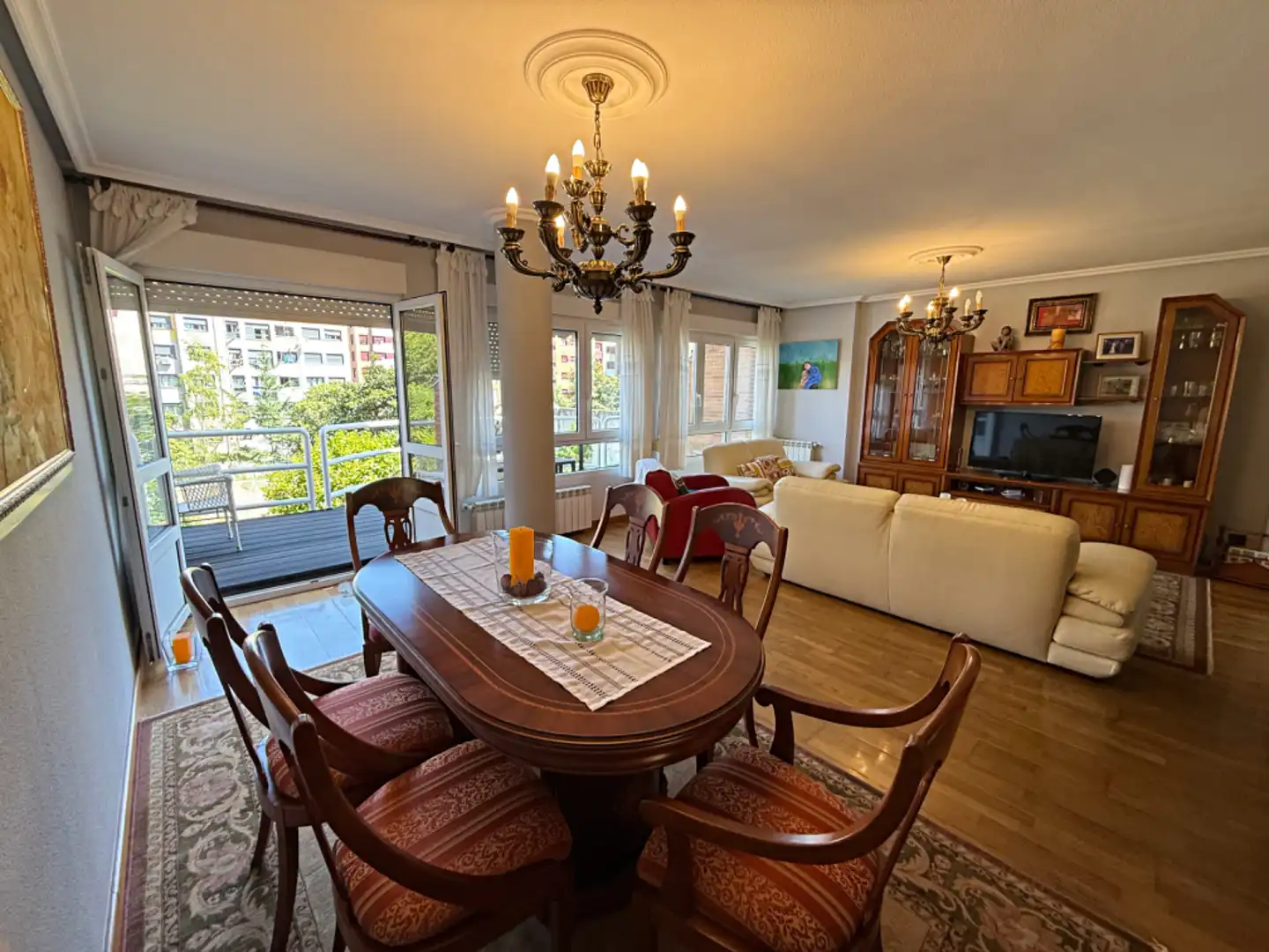 Comedor de Casa adosada en venta en Oviedo  con Calefacción, Jardín privado y Parquet