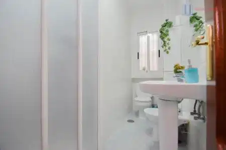 Badezimmer von Wohnung zum Verkauf in Granada