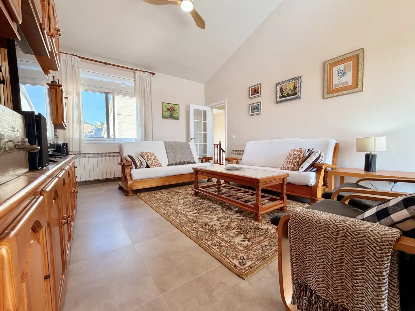 Sala d'estar de Casa o xalet en venda en Calafell amb Calefacció, Terrassa i Piscina