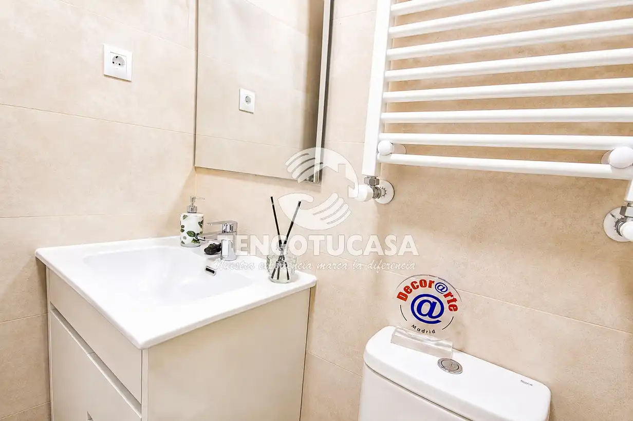 Badezimmer von Wohnung zum Verkauf in Madrid mit Klimaanlage, Heizung und Terrasse