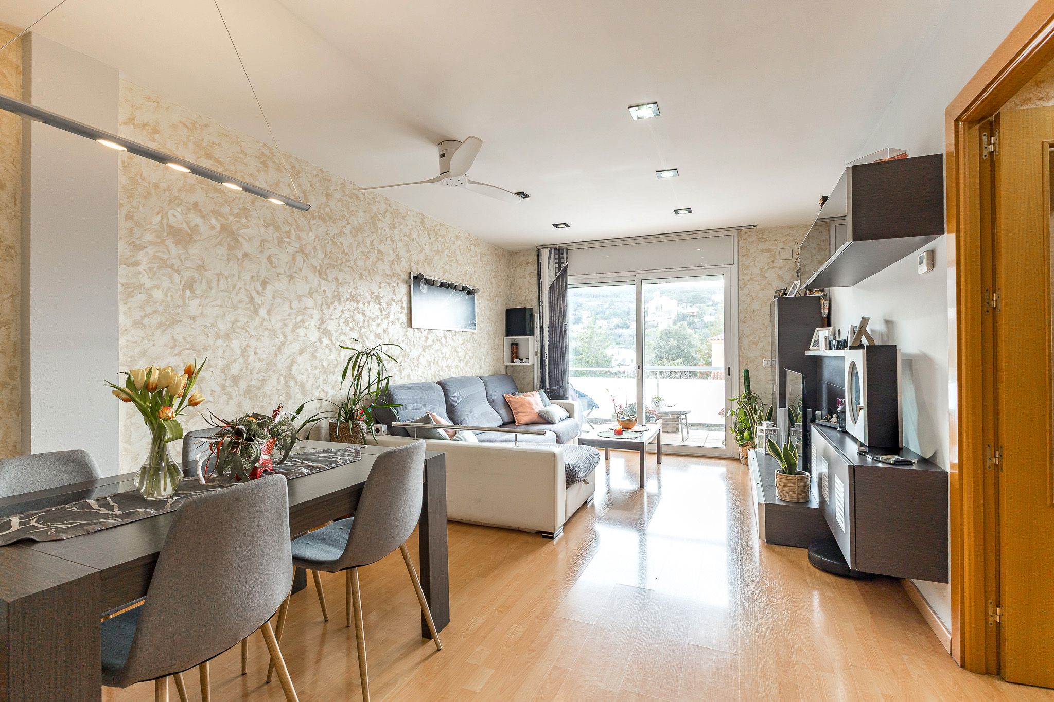 Living room of Flat for sale in Sant Martí Sarroca  with Heating, Parquet flooring and Storage room