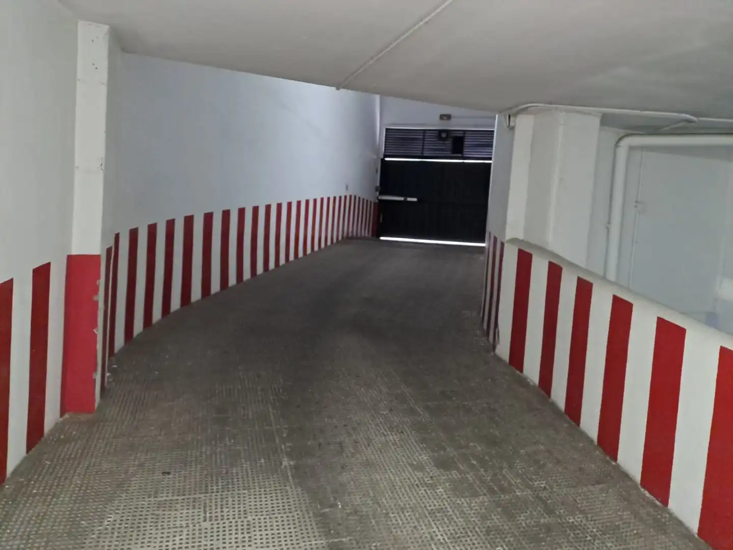 Parking de Garaje de alquiler en Cáceres con Alarma