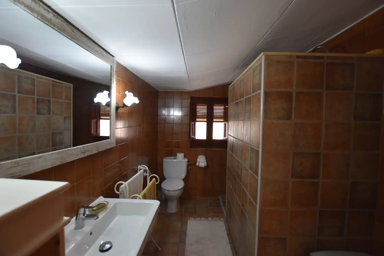 Baño de Finca rústica en venta en Girona con Calefacción, Jardín privado y Amueblado