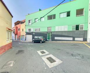 Vista exterior de Garatge en venda en Gáldar