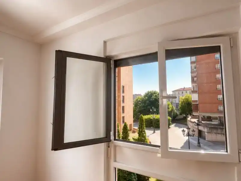 Terraza de Piso en venta en Oviedo  con Jardín privado, Parquet y Trastero