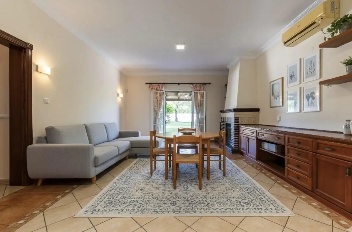 Sala de estar de Casa o chalet en venta en Palomares del Río con Aire acondicionado, Calefacción y Jardín privado