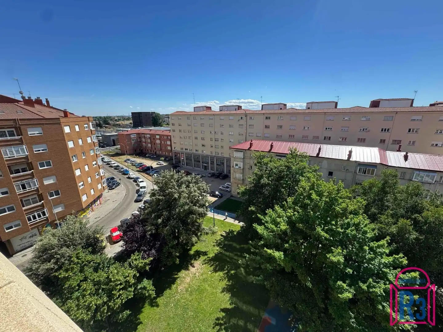 Vista exterior de Pis en venda en León Capital  amb Calefacció i Terrassa