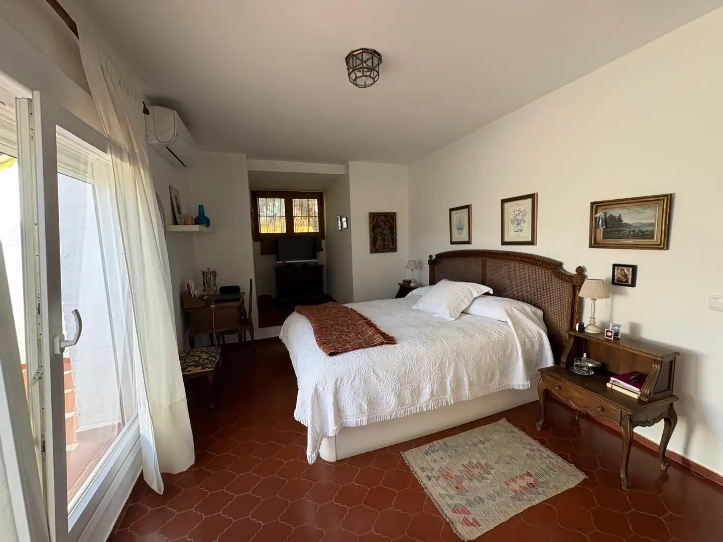 Dormitori de Casa o xalet en venda en Algeciras amb Aire condicionat, Jardí privat i Parquet