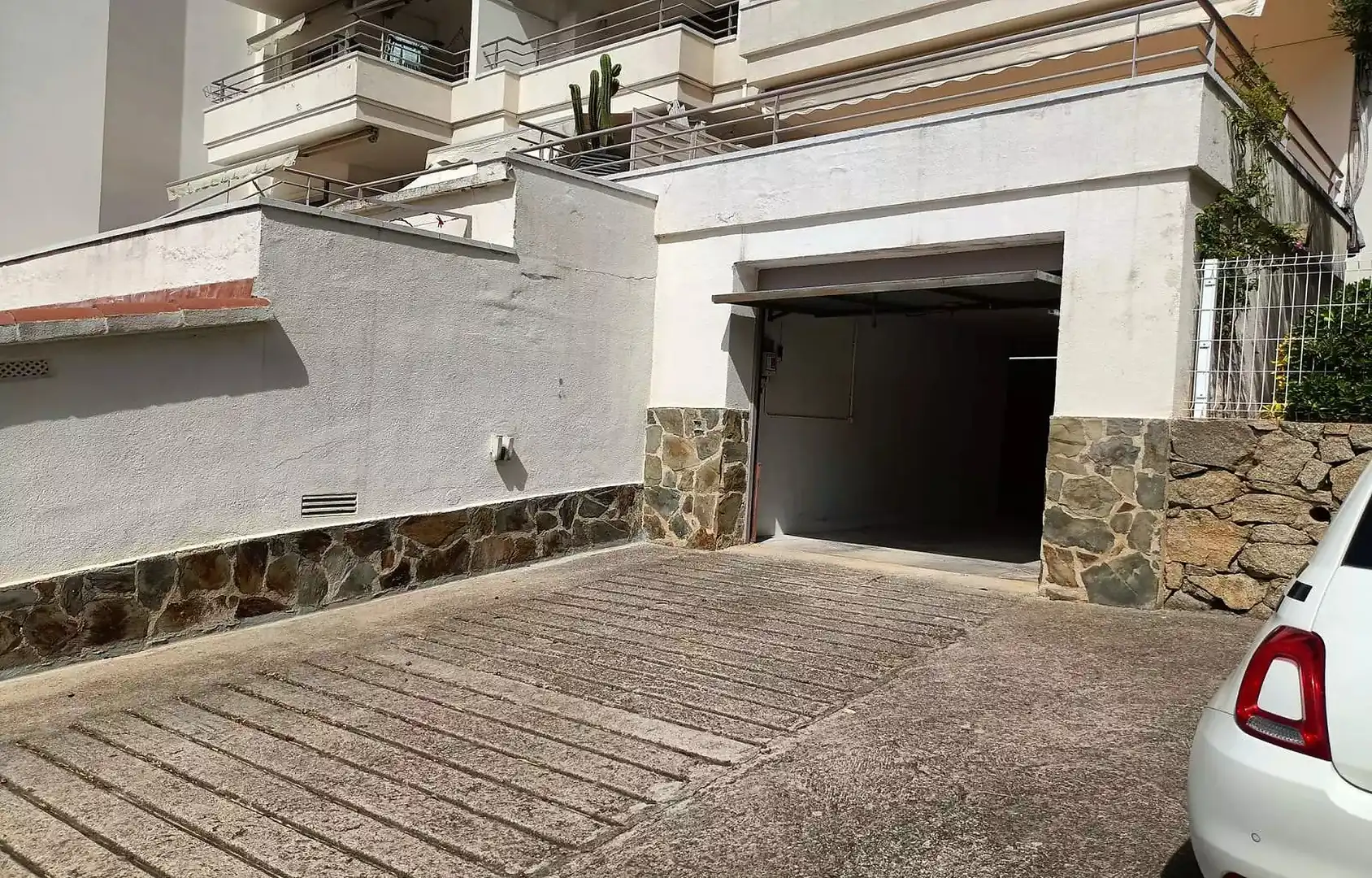 Parkplatz von Garage zum Verkauf in Roses