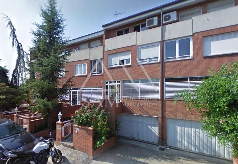 Exterior view of Single-family semi-detached for sale in  Lleida Capital  with Private garden, Terrace and Balcony