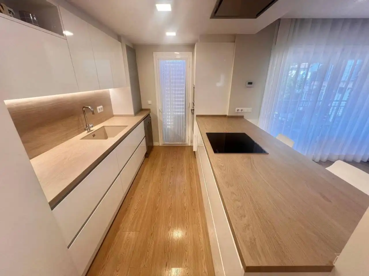 Cuina de Dúplex en venda en Manresa amb Aire condicionat, Calefacció i Parquet