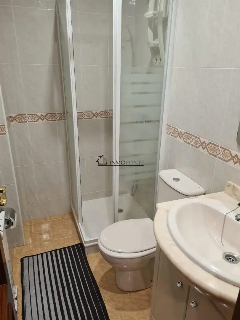 Bathroom of Apartments for rent in Pontevedra Capital   with Heating, Storage room and Furnished