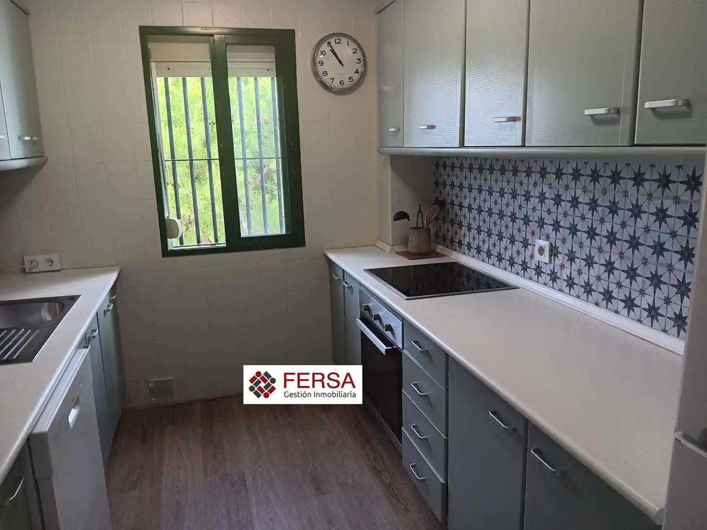 Cuina de Pis de lloguer en El Puerto de Santa María amb Aire condicionat, Jardí privat i Terrassa