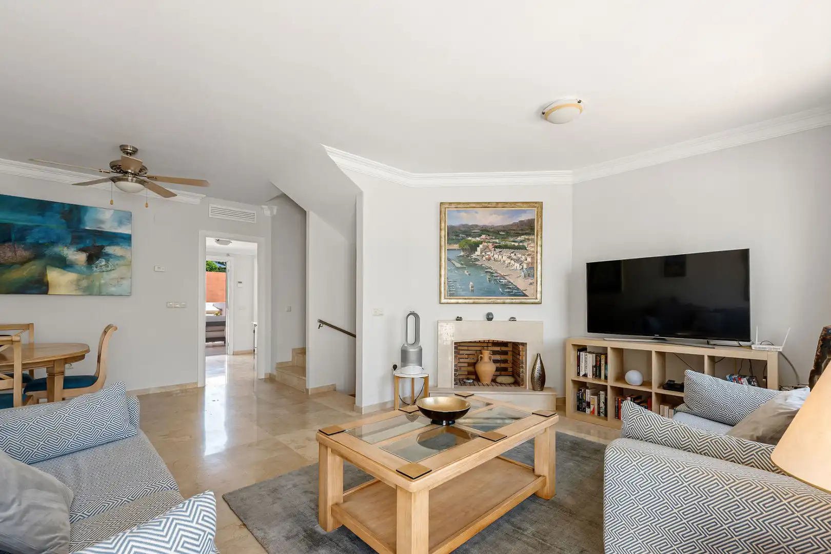 Sala de estar de Casa adosada en venta en Marbella con Aire acondicionado, Terraza y Piscina