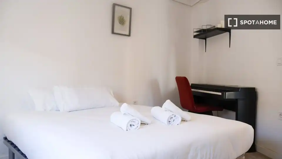 Bedroom of Flat for rent in Valencia  with Air Conditioner, Heating and Furnished