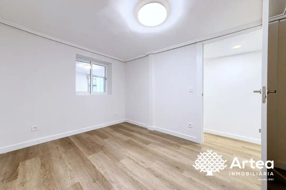 Piso en venta en Bilbao  con Balcón y Alarma