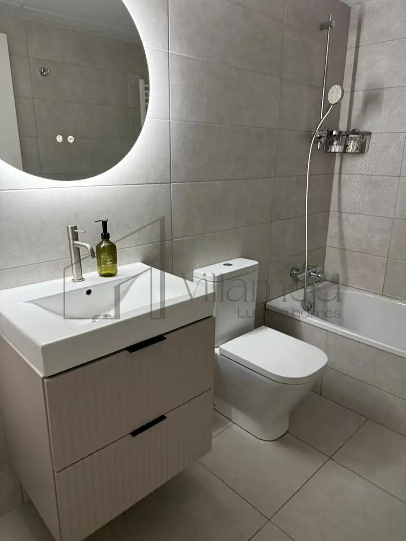 Baño de Piso en venta en Valencia con Aire acondicionado, Calefacción y Terraza