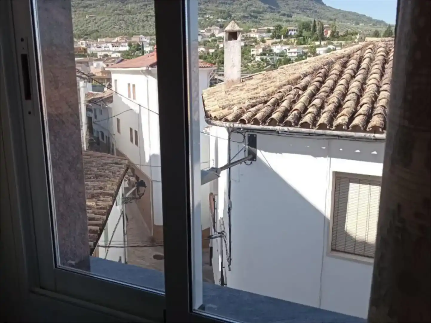 Vista exterior de Casa adosada en venda en Castillo de Locubín amb Balcó