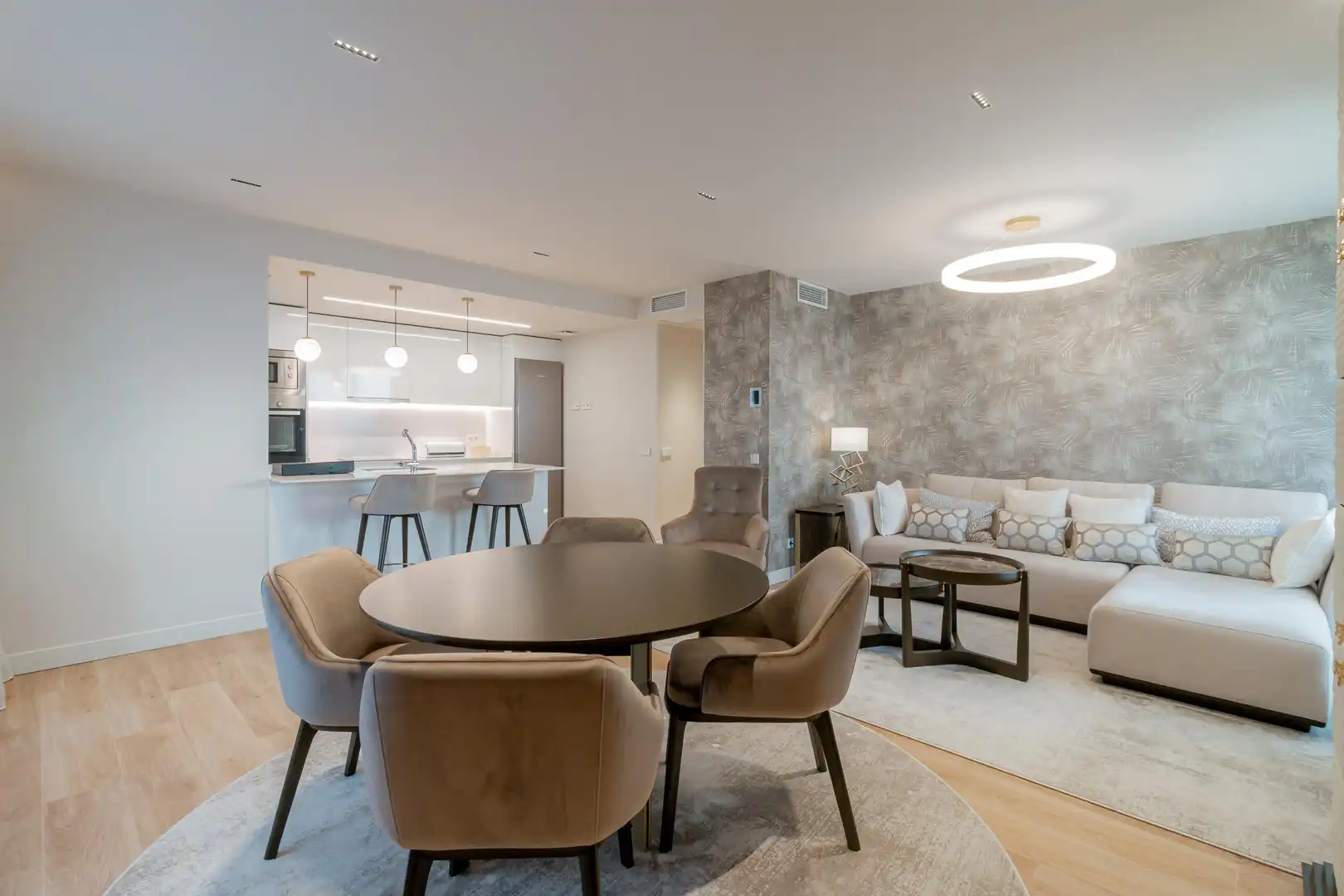 Sala de estar de Apartamento en venta en Madrid con Calefacción, Jardín privado y Piscina comunitaria