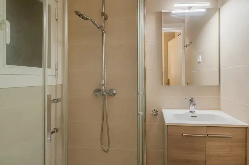 Badezimmer von Wohnung zum Verkauf in Madrid mit Heizung, Terrasse und Möbliert